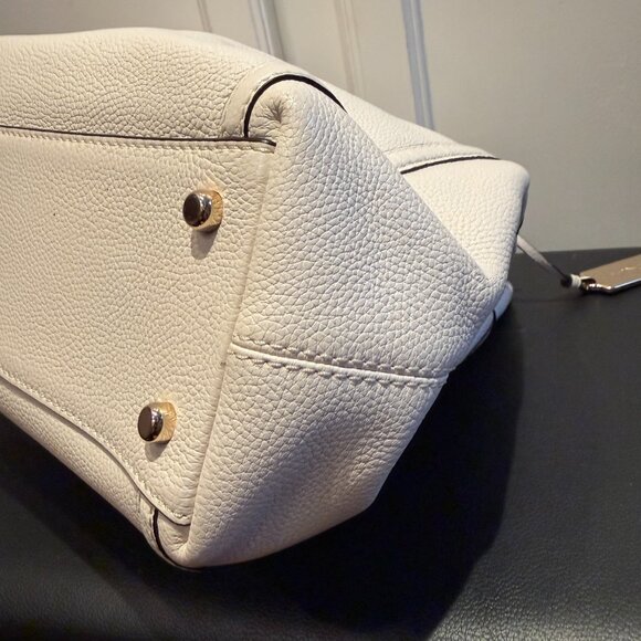 Pristine COACH White Ivory Pebbled Leather Turnlock Edie Handbag - Picture 10 of 16